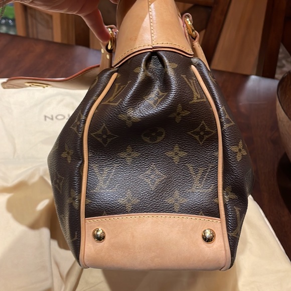 LOUIS VUITTON
Monogram Boetie MM - Picture 7 of 11